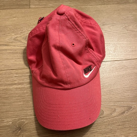 pink nike hat - Picture 2 of 2
